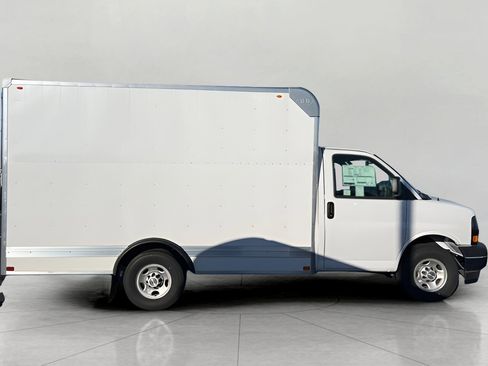 New 2025 Chevrolet Express 3500 w/ Power Convenience Package image 8