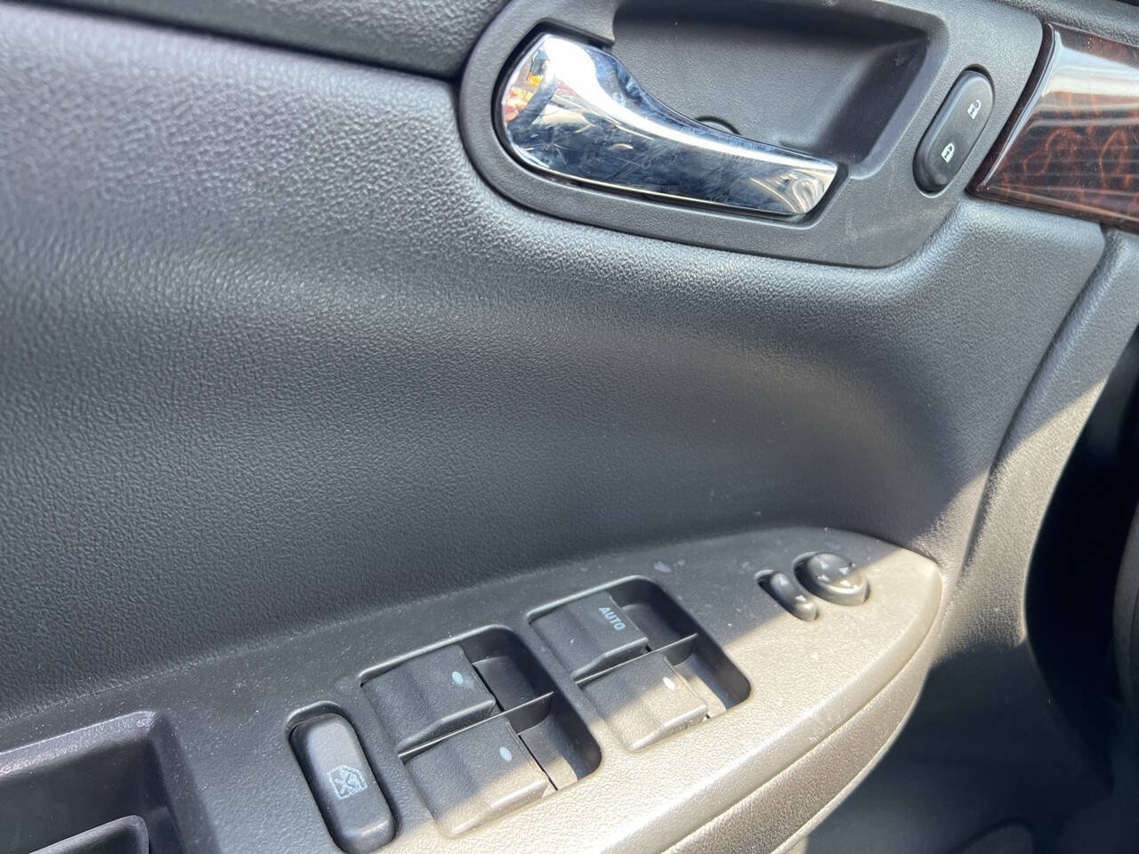 Used 2014 Chevrolet Impala LT w/ LT Sunroof Package FWD image 27