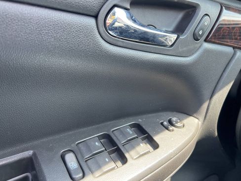 Used 2014 Chevrolet Impala LT w/ LT Sunroof Package FWD image 27