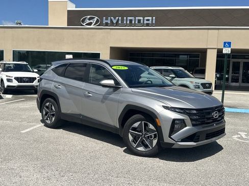 Certified 2025 Hyundai Tucson SEL image 1