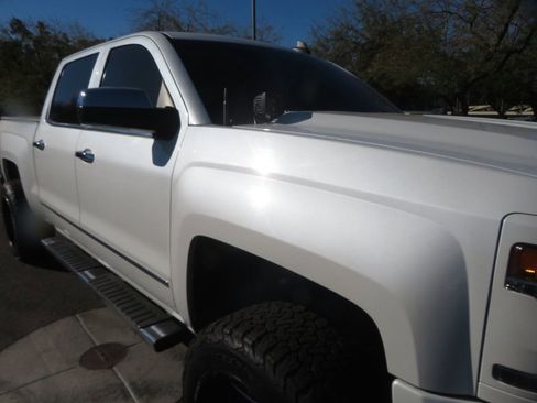 Used 2017 Chevrolet Silverado 1500 LTZ Z71 w/ LTZ Plus Package AWD/4WD image 9