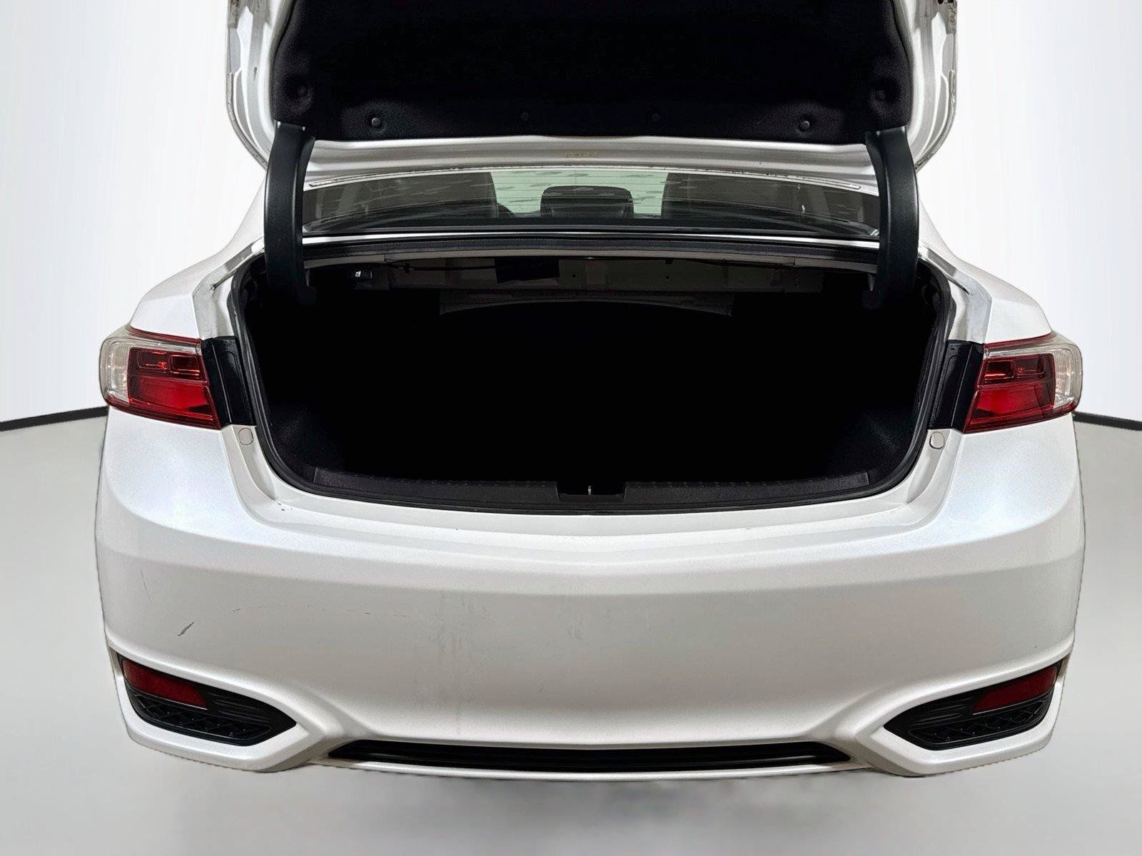 Used 2017 Acura ILX FWD image 25