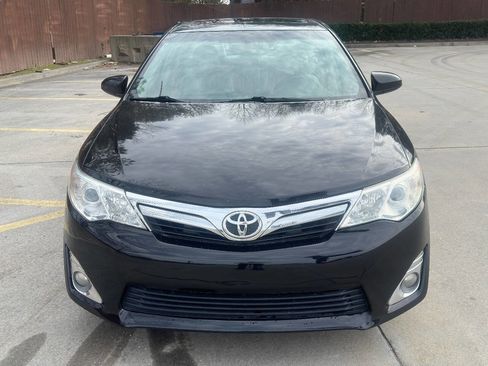 Used 2014 Toyota Camry XLE w/ Leather Package image 2