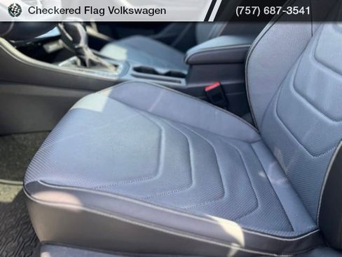Used 2025 Volkswagen Jetta SEL FWD image 22