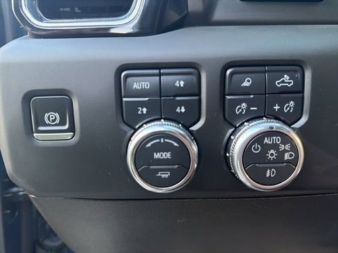 Used 2025 GMC Sierra 2500 Denali Ultimate image 18