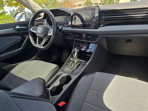Used 2025 Volkswagen Jetta SE FWD image 29