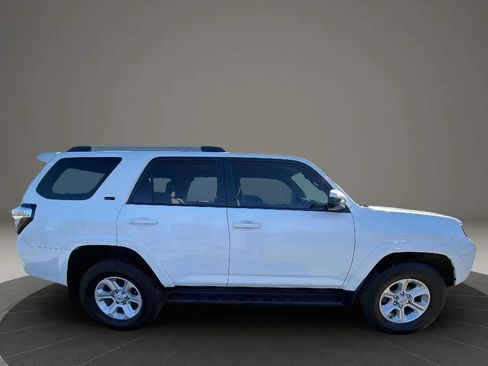 Used 2022 Toyota 4Runner SR5 AWD/4WD image 4