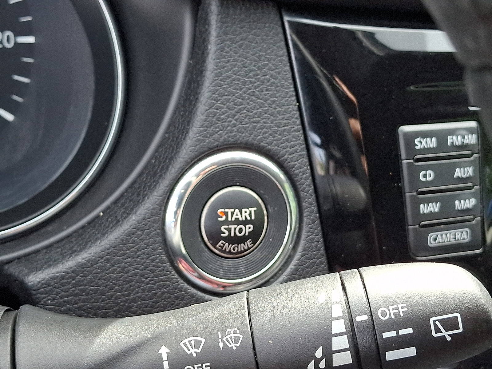 Used 2017 Nissan Rogue SV w/ SV Premium Package AWD/4WD image 25