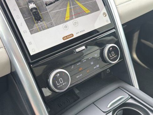 Used 2025 Land Rover Discovery S AWD/4WD image 26