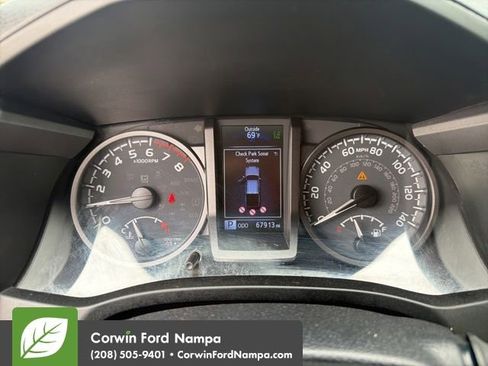 Used 2020 Toyota Tacoma TRD Off-Road w/ Technology Package AWD/4WD image 18