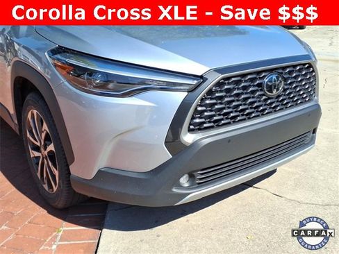 Used 2024 Toyota Corolla Cross XLE image 9