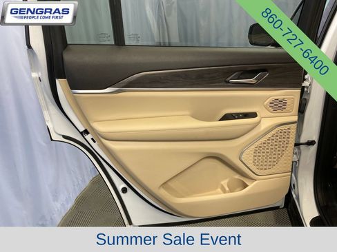 Used 2024 Jeep Grand Cherokee L Limited AWD/4WD image 25