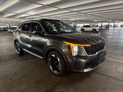 Certified 2025 Kia Sorento SX Prestige AWD/4WD image 3