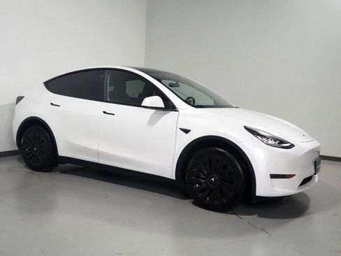 Used 2023 Tesla Model Y Long Range AWD/4WD image 1