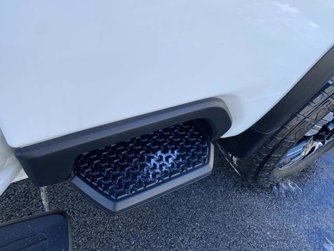 Used 2024 GMC Sierra 3500 Denali image 9