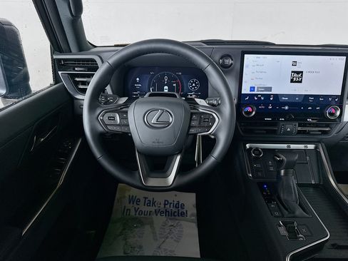 Used 2026 Lexus GX 550 w/ Accessory Package (2T) AWD/4WD image 21