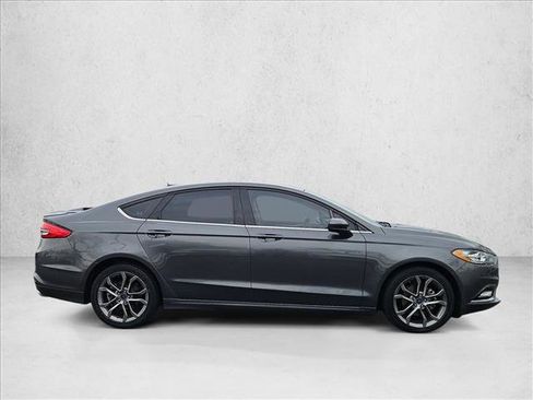 Used 2017 Ford Fusion SE w/ Equipment Group 201A image 4