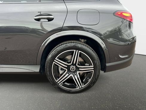 Used 2025 Mercedes-Benz GLC 350e 4MATIC image 10