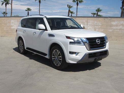 Used 2024 Nissan Armada SL image 2