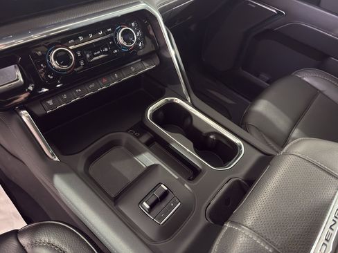 Used 2024 GMC Sierra 2500 Denali w/ Denali Reserve Package image 17