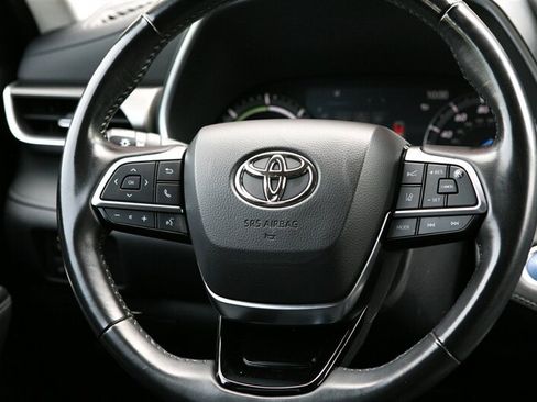 Used 2021 Toyota Highlander XLE image 21