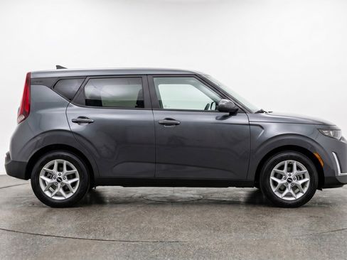 Used 2025 Kia Soul LX w/ LX Technology Package FWD image 10