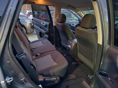Used 2019 Nissan Pathfinder SV AWD/4WD image 14