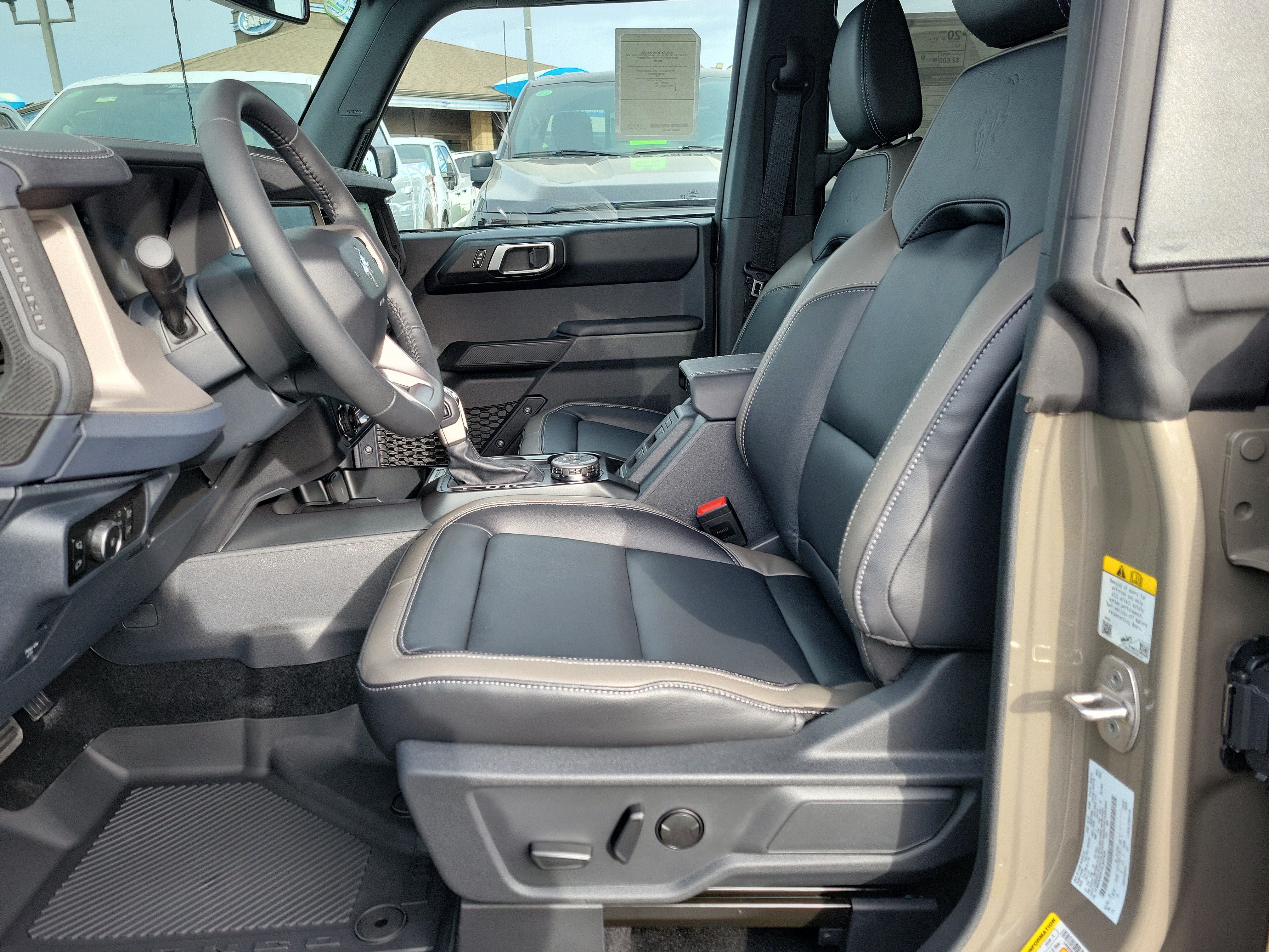 Used 2025 Ford Bronco Outer Banks AWD/4WD image 16