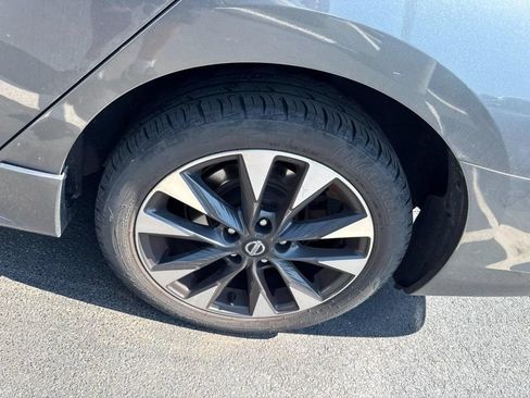 Used 2017 Nissan Sentra SR w/ SR Premium Technology Package FWD image 4