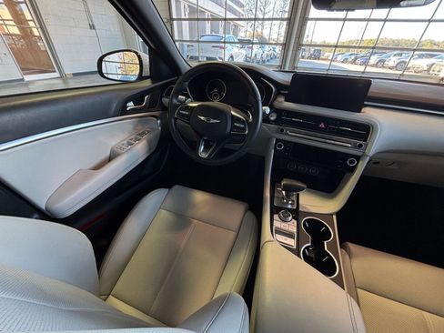 Used 2025 Genesis G70 2.5T image 34