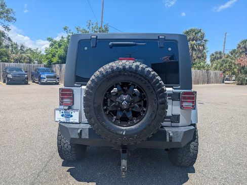 Used 2013 Jeep Wrangler Unlimited Sahara w/ Connectivity Group AWD/4WD image 7