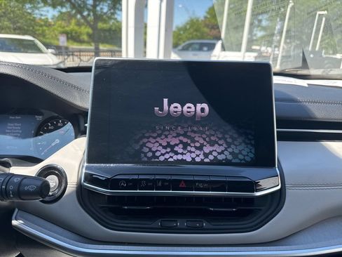 Used 2025 Jeep Compass Limited AWD/4WD image 21
