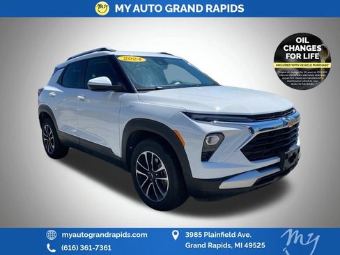Used 2024 Chevrolet TrailBlazer LT AWD/4WD image 1