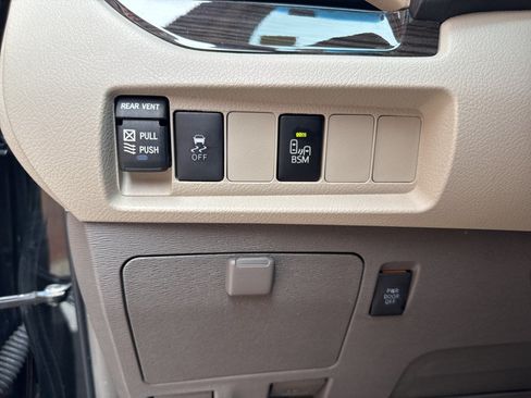 Used 2015 Toyota Sienna XLE AWD/4WD image 32