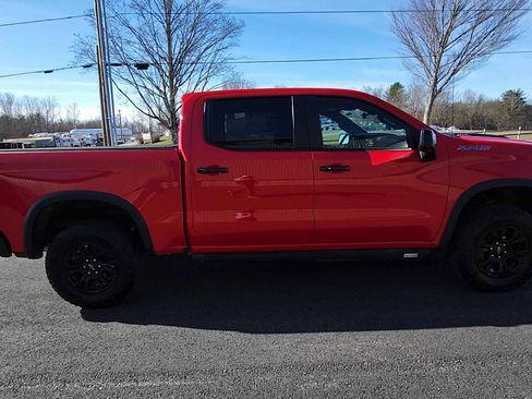 Used 2023 Chevrolet Silverado 1500 ZR2 w/ Technology Package image 9