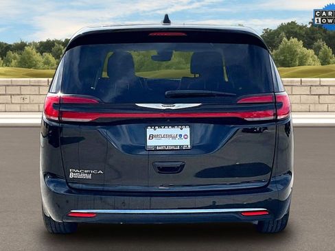 Used 2024 Chrysler Pacifica Touring-L image 4