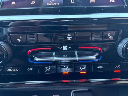 New 2025 Jeep Grand Cherokee L Laredo image 21