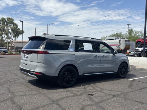 Used 2022 Kia Carnival SX FWD image 3