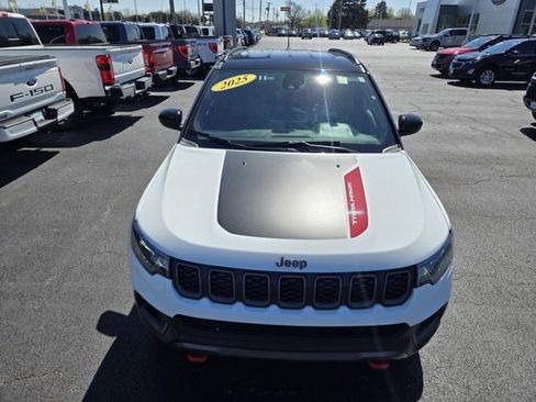 Used 2025 Jeep Compass Trailhawk AWD/4WD image 3