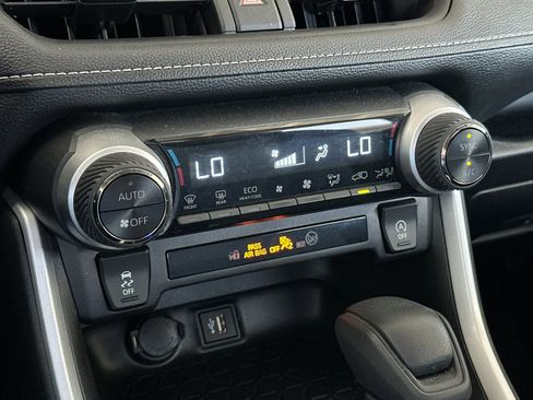 Used 2025 Toyota RAV4 XLE FWD image 18