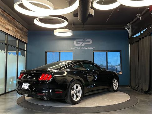 Used 2015 Ford Mustang Coupe RWD image 3