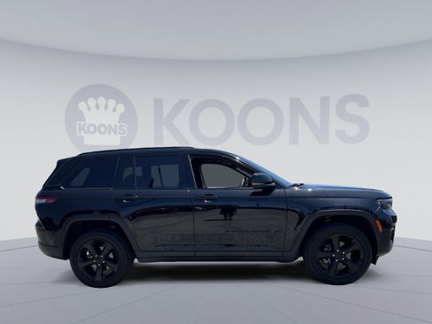 Used 2023 Jeep Grand Cherokee Altitude AWD/4WD image 17