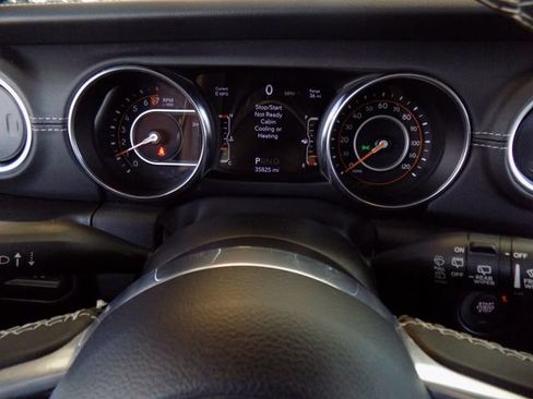 Used 2022 Jeep Wrangler Unlimited Sahara w/ LED Lighting Group AWD/4WD image 15
