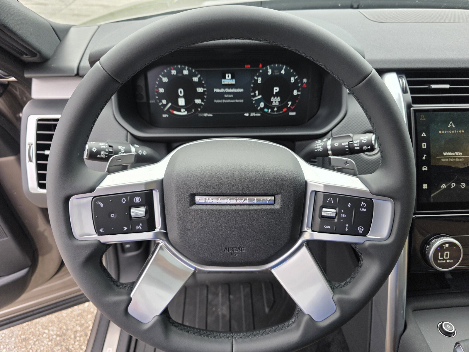New 2026 Land Rover Discovery Dynamic SE AWD/4WD image 16