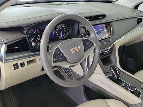 Certified 2022 Cadillac XT5 Premium Luxury image 10