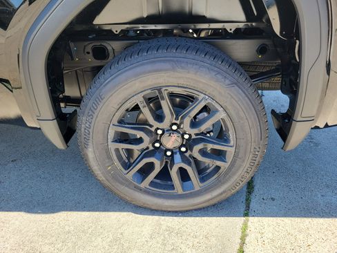 New 2025 GMC Sierra 1500 Elevation image 19