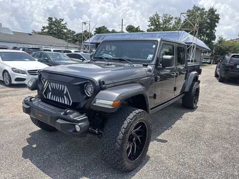 Used 2023 Jeep Gladiator Sport AWD/4WD image 3