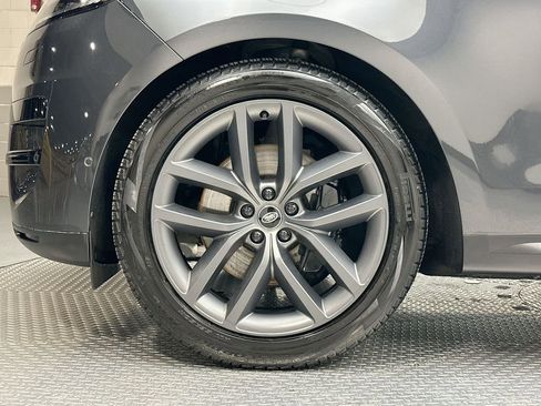 Used 2025 Land Rover Range Rover Sport SE image 17