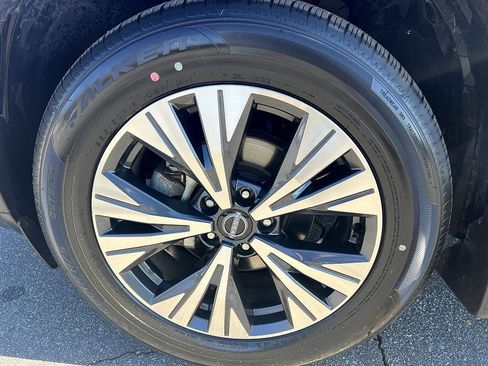 Certified 2023 Nissan Rogue SV w/ SV Premium Package image 8