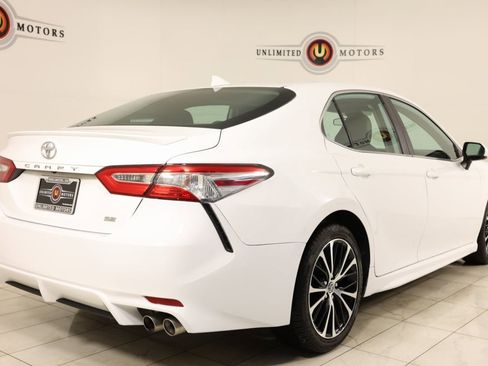 Used 2020 Toyota Camry SE image 3